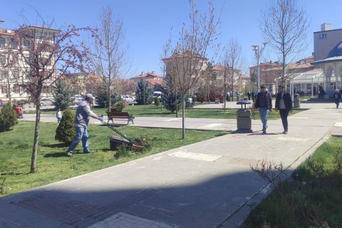 Ekiplerimiz çeşitli noktalarda peyzaj çalışmalarını sürdürüyor.