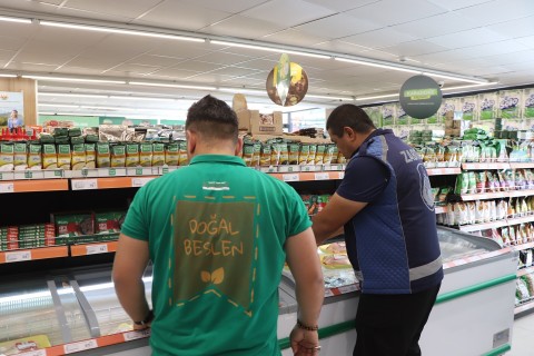 Zabıta Ekipleri Zincir Marketlere Yönelik Denetim Gerçekleştirdi..